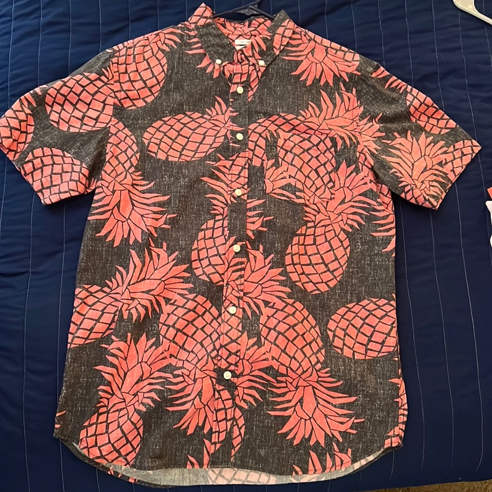 Old Navy button up shirt size medium